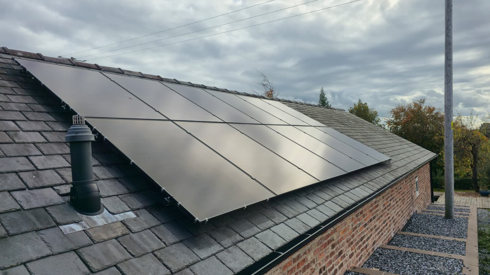 Renewable & electrical contractor